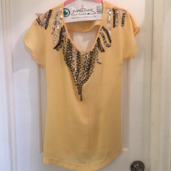 Yellow sequence top - Picture 1 of 1